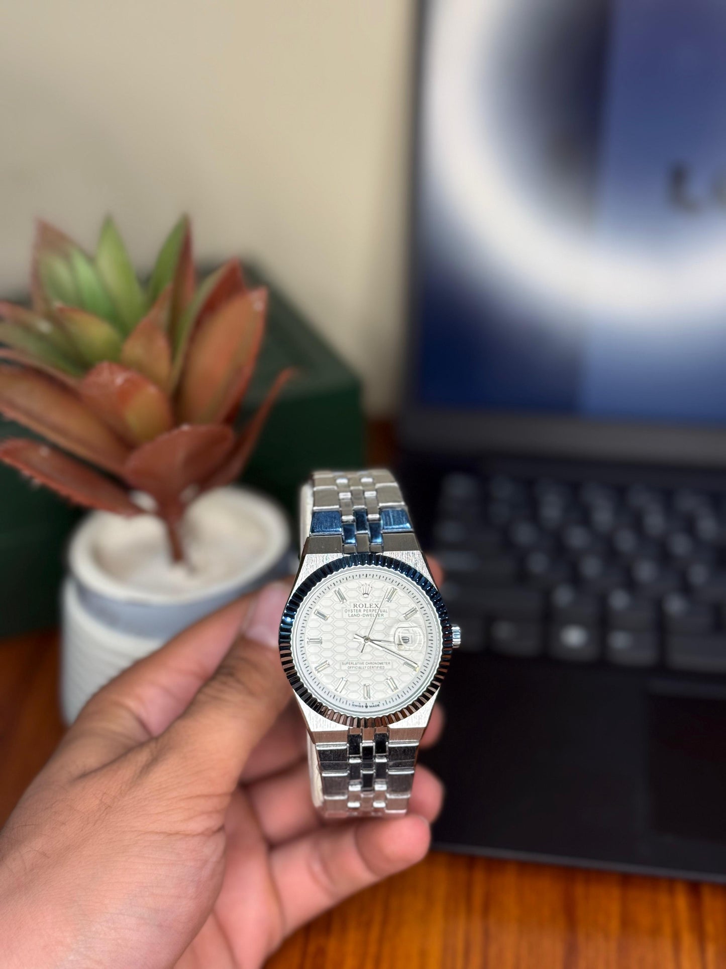 Luxury Stainless Steel Date Watch – Classic Round Dial | Oyster Style Bracelet