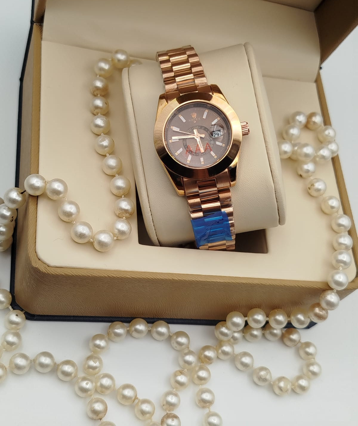 Luxury Ladies Quartz Watch – Stainless Steel Bracelet | Elegant Gift Box | Premium Fashion Timepiece