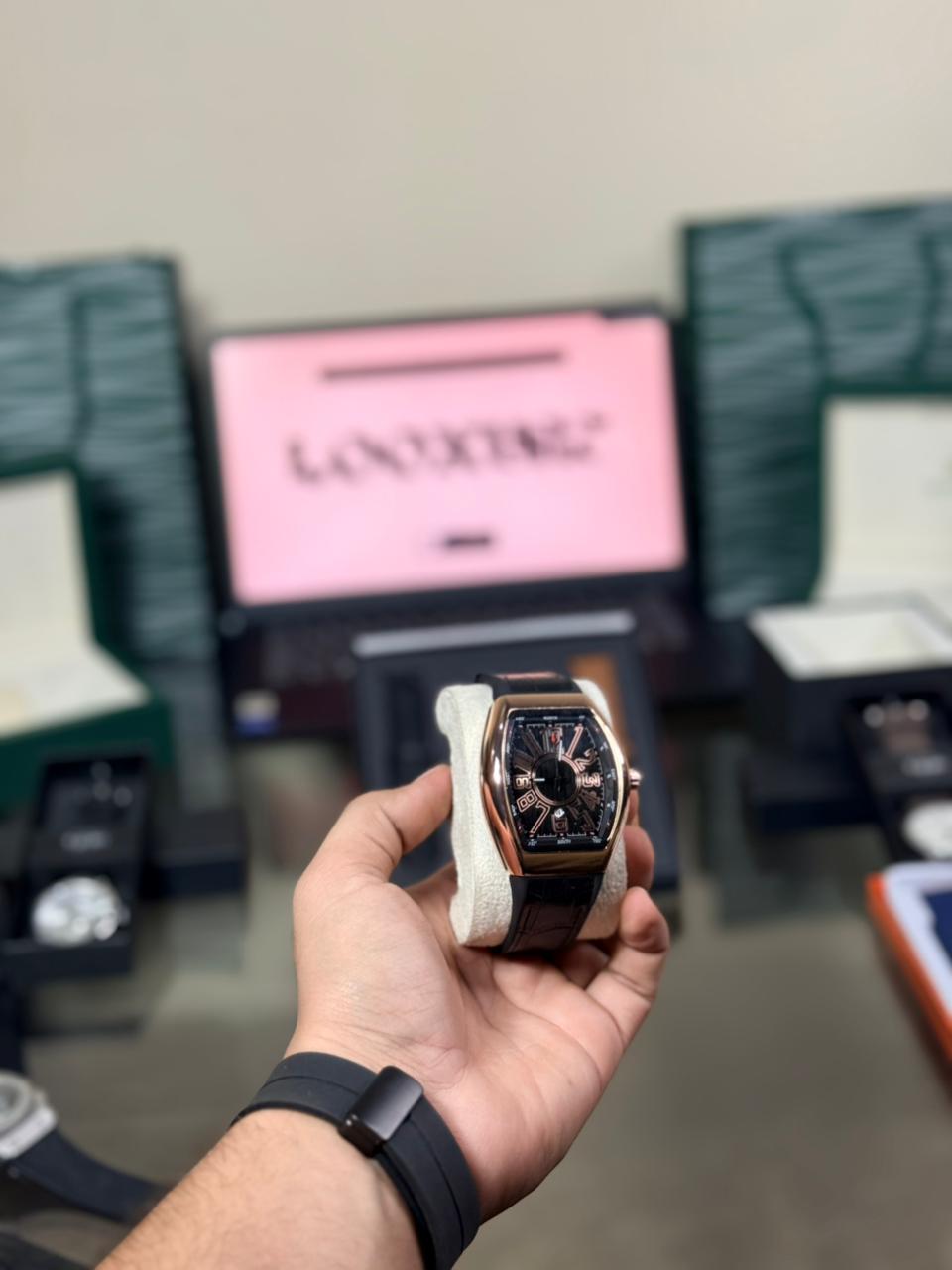 Men’s Luxury Tonneau Dial Analog Watch – Bold 3D Numerals, Premium Leather Strap