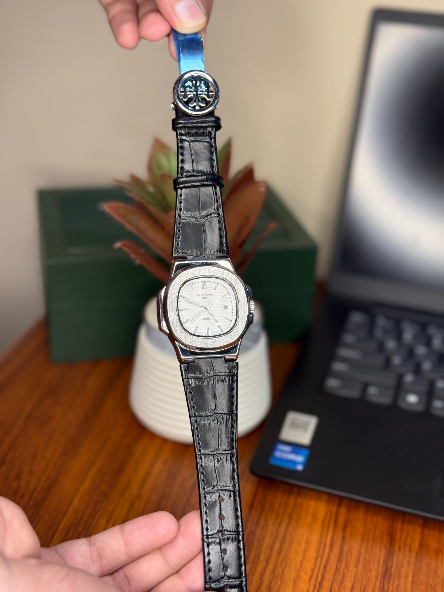 Luxury Black Dial Quartz Watch – Crocodile Pattern Leather Strap | Premium Edition