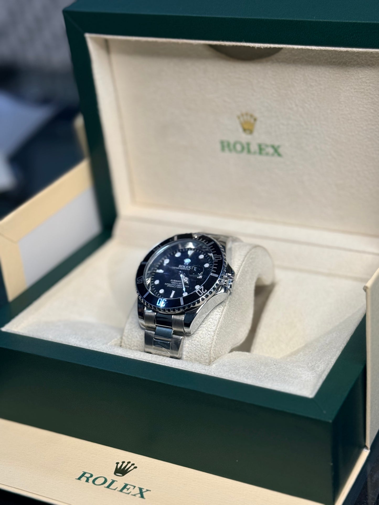 Luxury Two-Tone Quartz Watch | Classic Diver Style