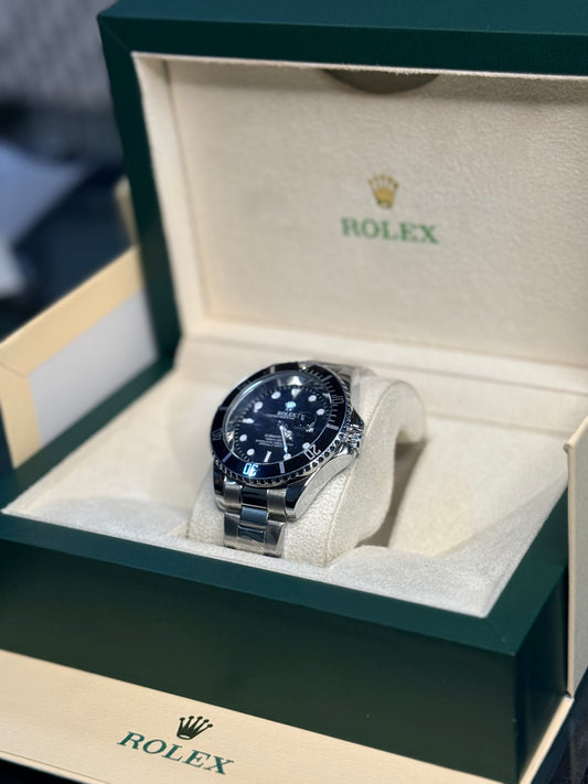 Luxury Two-Tone Quartz Watch | Classic Diver Style