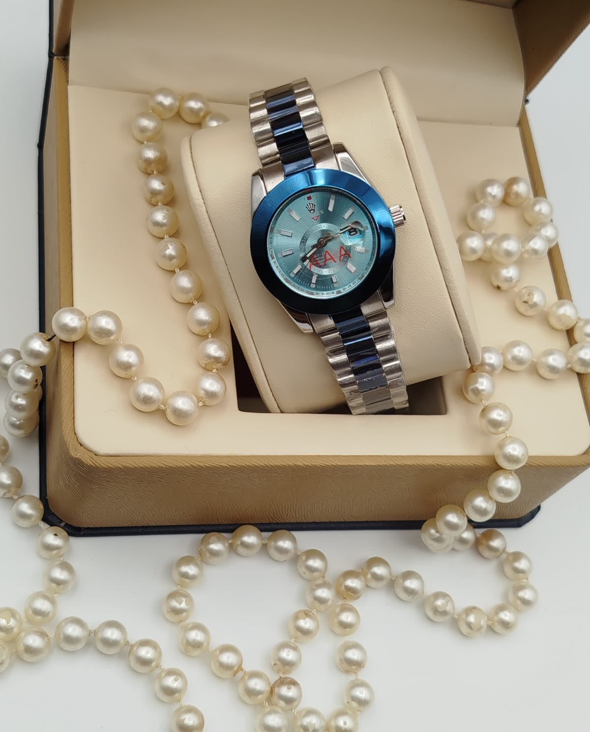 Luxury Ladies Quartz Watch – Stainless Steel Bracelet | Elegant Gift Box | Premium Fashion Timepiece