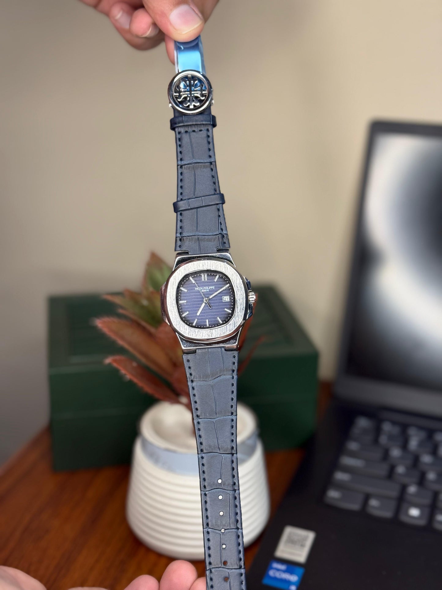 Luxury Black Dial Quartz Watch – Crocodile Pattern Leather Strap | Premium Edition