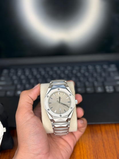 Luxury Diamond Cut Watch – Hublot-Inspired Bold Design