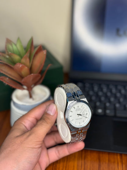 Luxury Stainless Steel Date Watch – Classic Round Dial | Oyster Style Bracelet