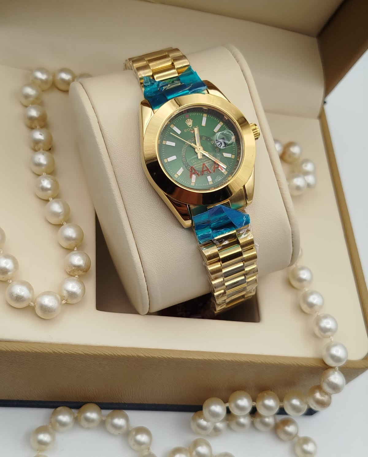 Luxury Ladies Quartz Watch – Stainless Steel Bracelet | Elegant Gift Box | Premium Fashion Timepiece
