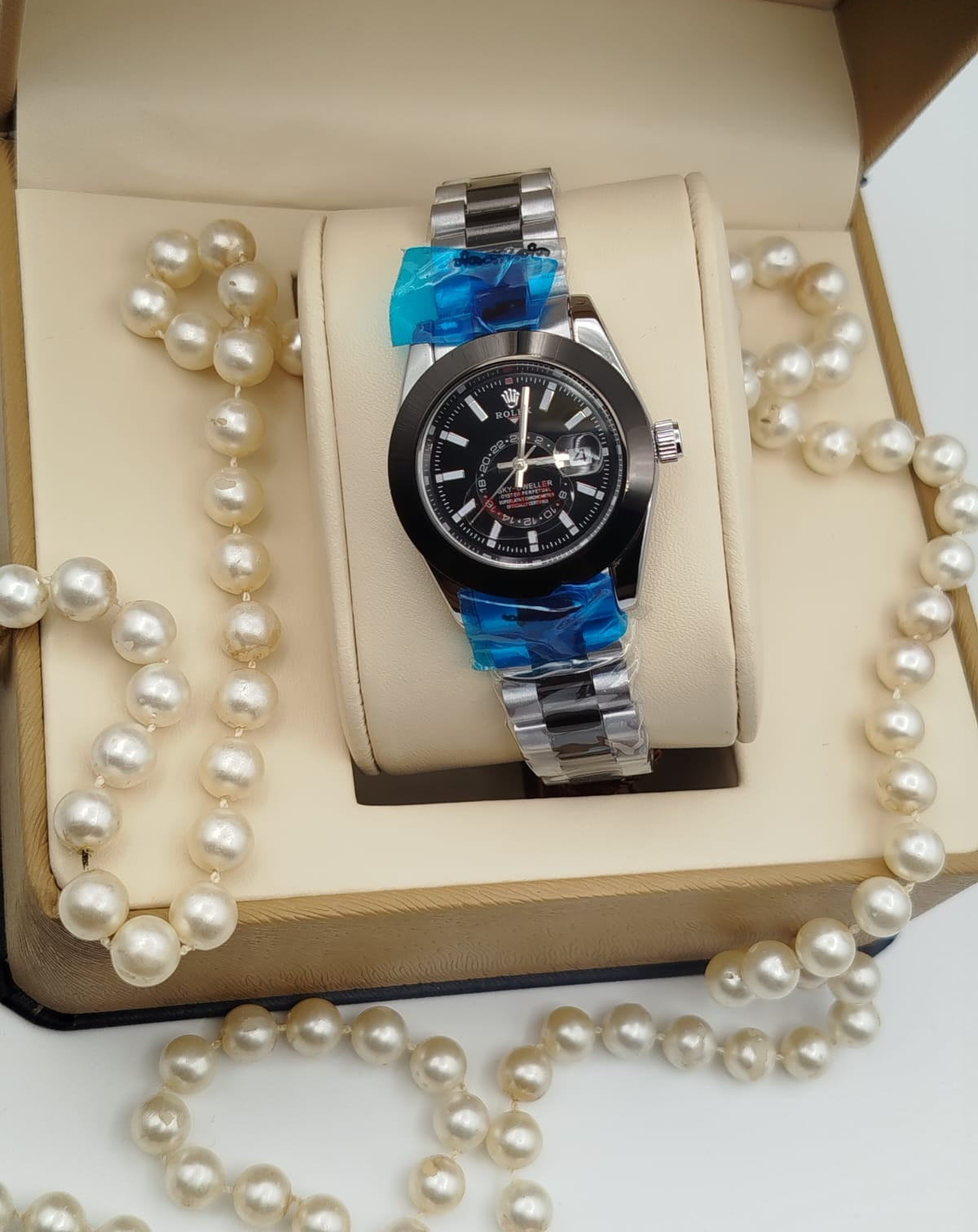 Luxury Ladies Quartz Watch – Stainless Steel Bracelet | Elegant Gift Box | Premium Fashion Timepiece